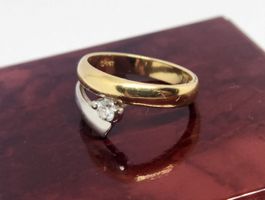 Goldring mit Diamant, 750er Gold, kleine Grösse 49
