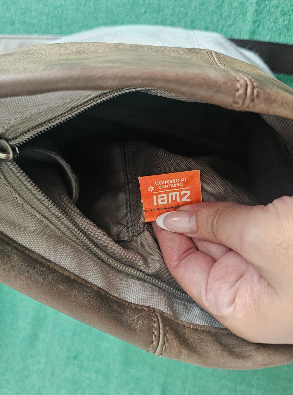 Zwei Borse: *zwei * Umhängetasche oder Handtasche – Usato da Bronschhofen venduto da David80 6