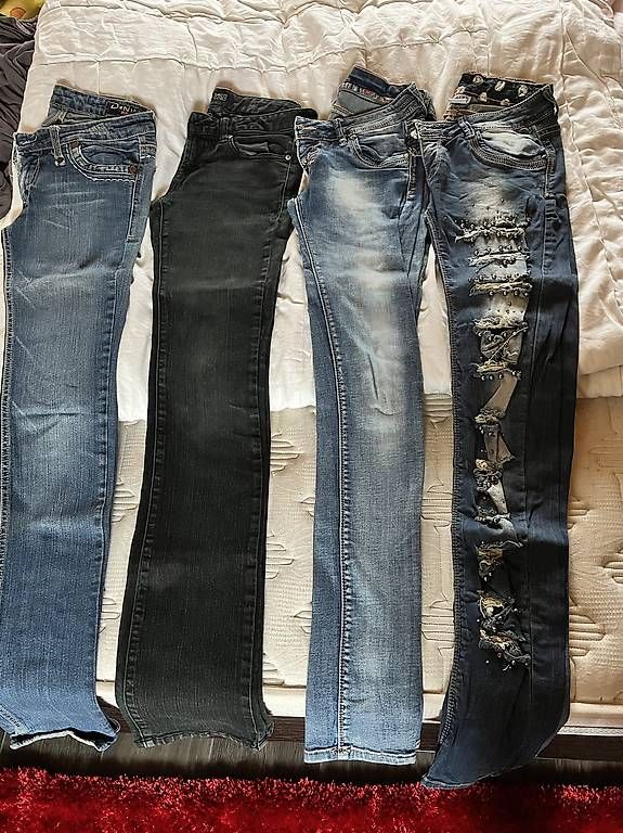 Pantaloni: Jeans e pantaloni taglia S – Usato da Sigirino venduto da RamonaLamboo 1