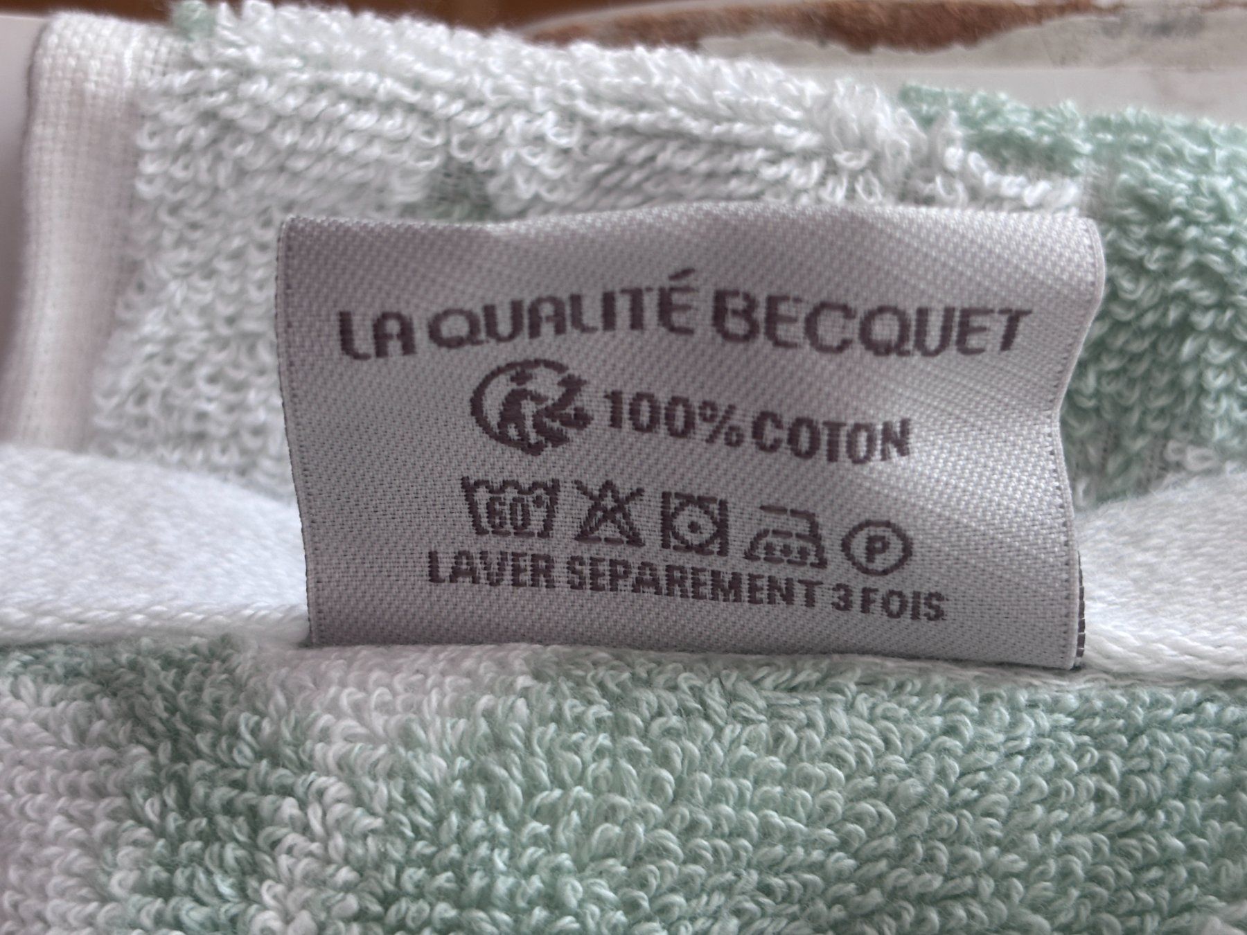 Badetücher: BECQUET 2 Stk.Schönes Handtuch, 100 % COTON – Neu (gemäss Beschreibung) aus Wallisellen von ASZT 3