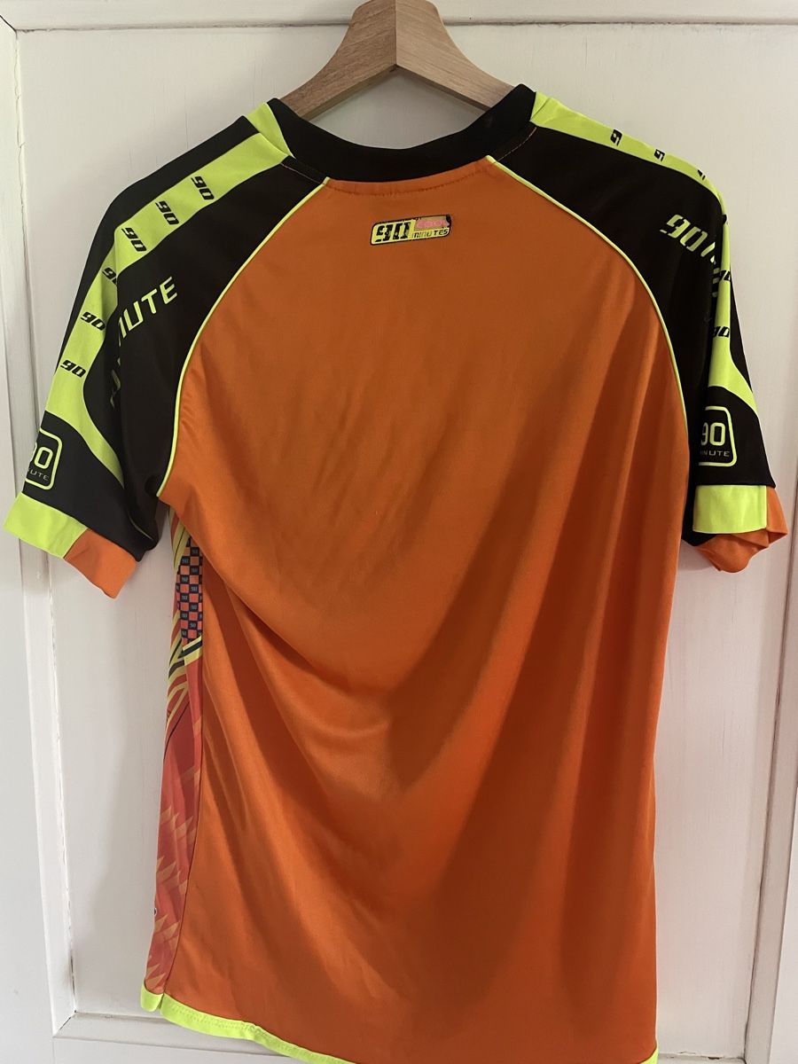 T-Shirts: Maillot Thaïlande orange fluo, taille S – Gebraucht aus Bure von Nono22x 1