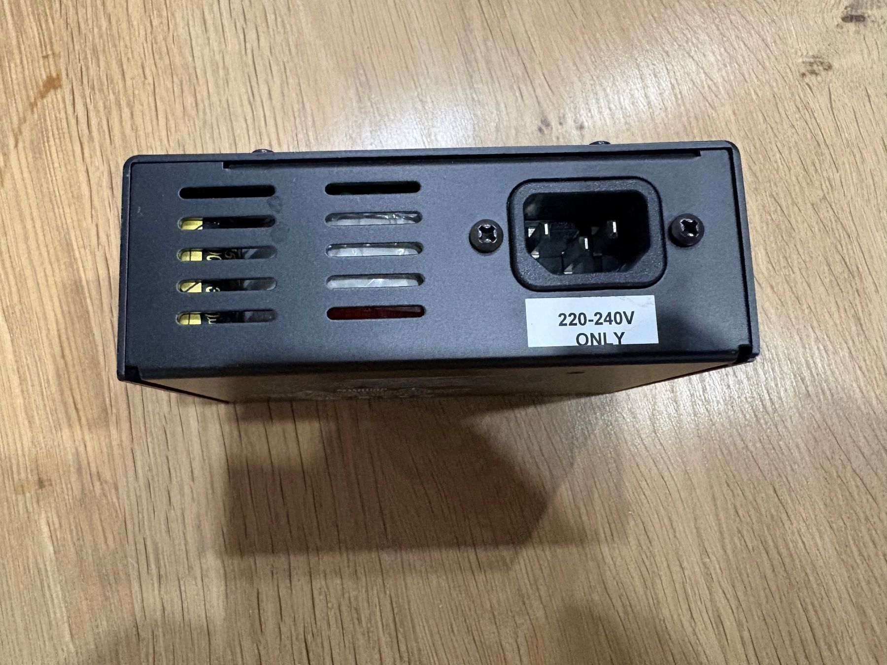 Strumenti musicali: Voodoo Lab Pedal Power Digital Netzteil – Difettoso da Lausen venduto da sen_jm7c 5