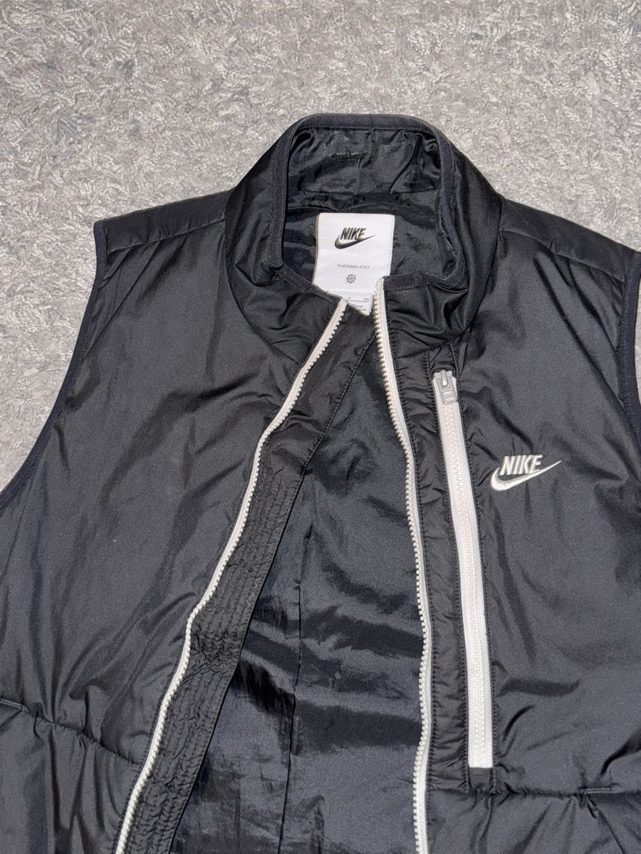 Nike Gilet & Giacche: Nike Weste – Nuovo (secondo la descrizione) da Kirchberg BE venduto da zil_s7sd 1