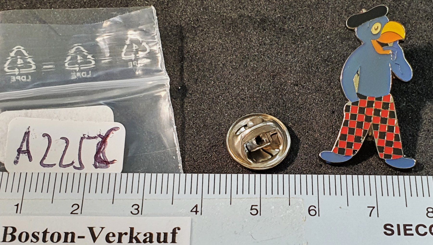 Placchette & Badge: A225C - Pin Globi stehend dunkelblau & schwarzer Rand – Usato da Reinach BL venduto da Boston-Verkauf 1