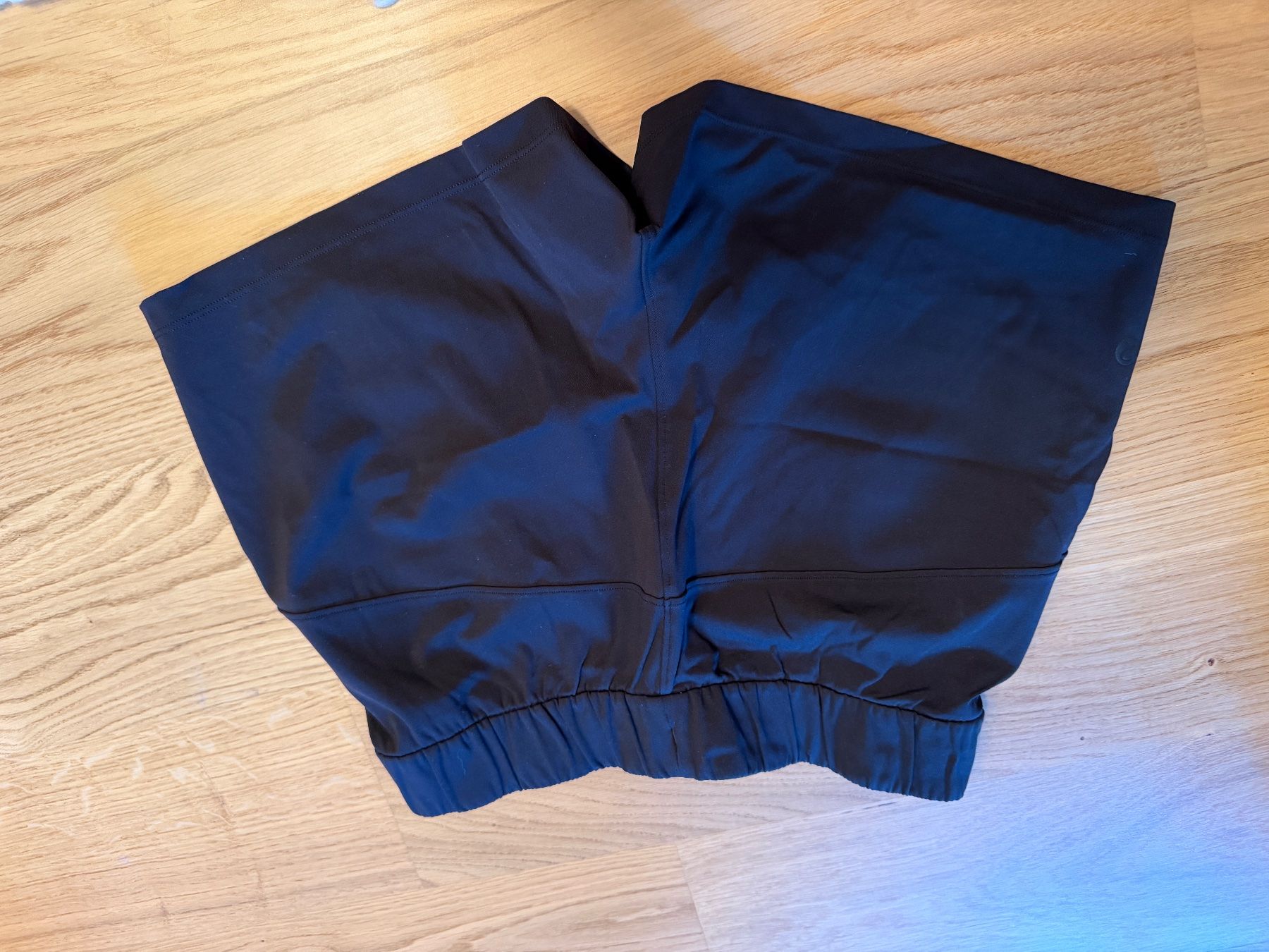 Lululemon Pantaloni: Lululemon Shorts schwarz Grösse 4 – Usato da Hettlingen venduto da blu_tb6z 3