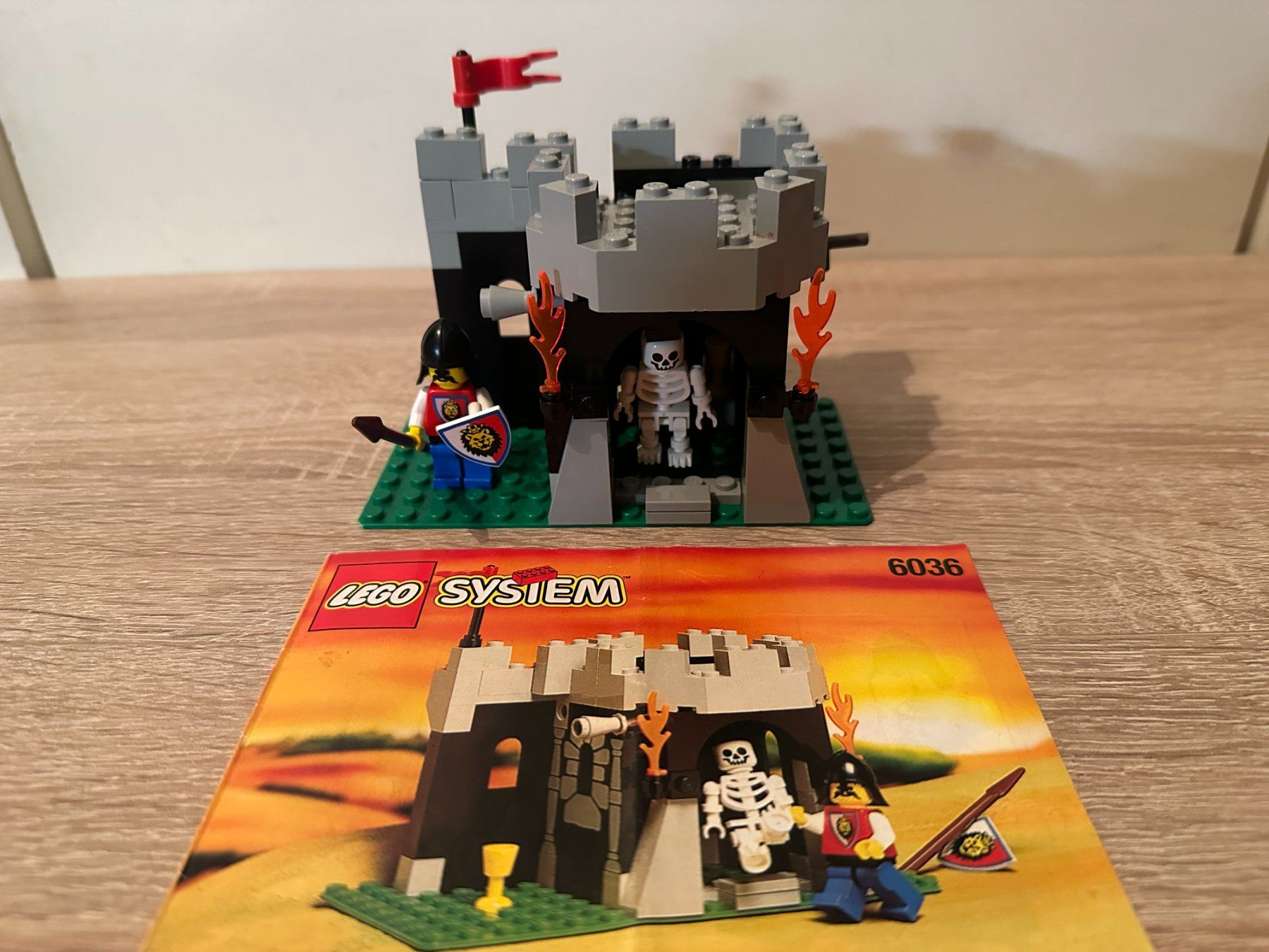 Lego Kit di costruzioni: LEGO 6036 Skeleton Surprise – Usato da Basel venduto da Don-Angel