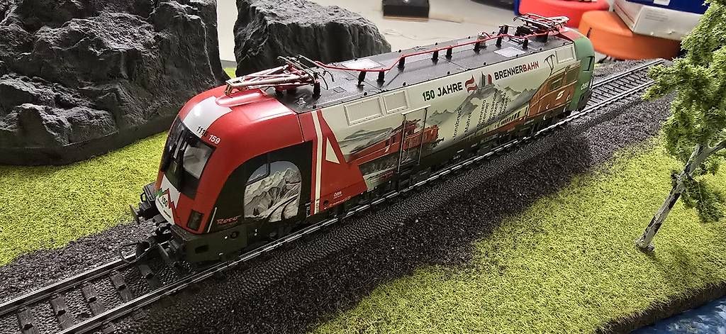 Modellini di ferrovie: ÖBB Werbelok 150 Jahre Brenner – Nuovo e nell'imballaggio originale da Ebikon venduto da Mr.Busdriver