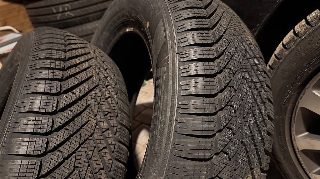 Pirelli Pneumatici & Ruote complete: Pirelli 215/65 r16 Winterpneu – Usato da Lüterkofen venduto da dinu1983 1