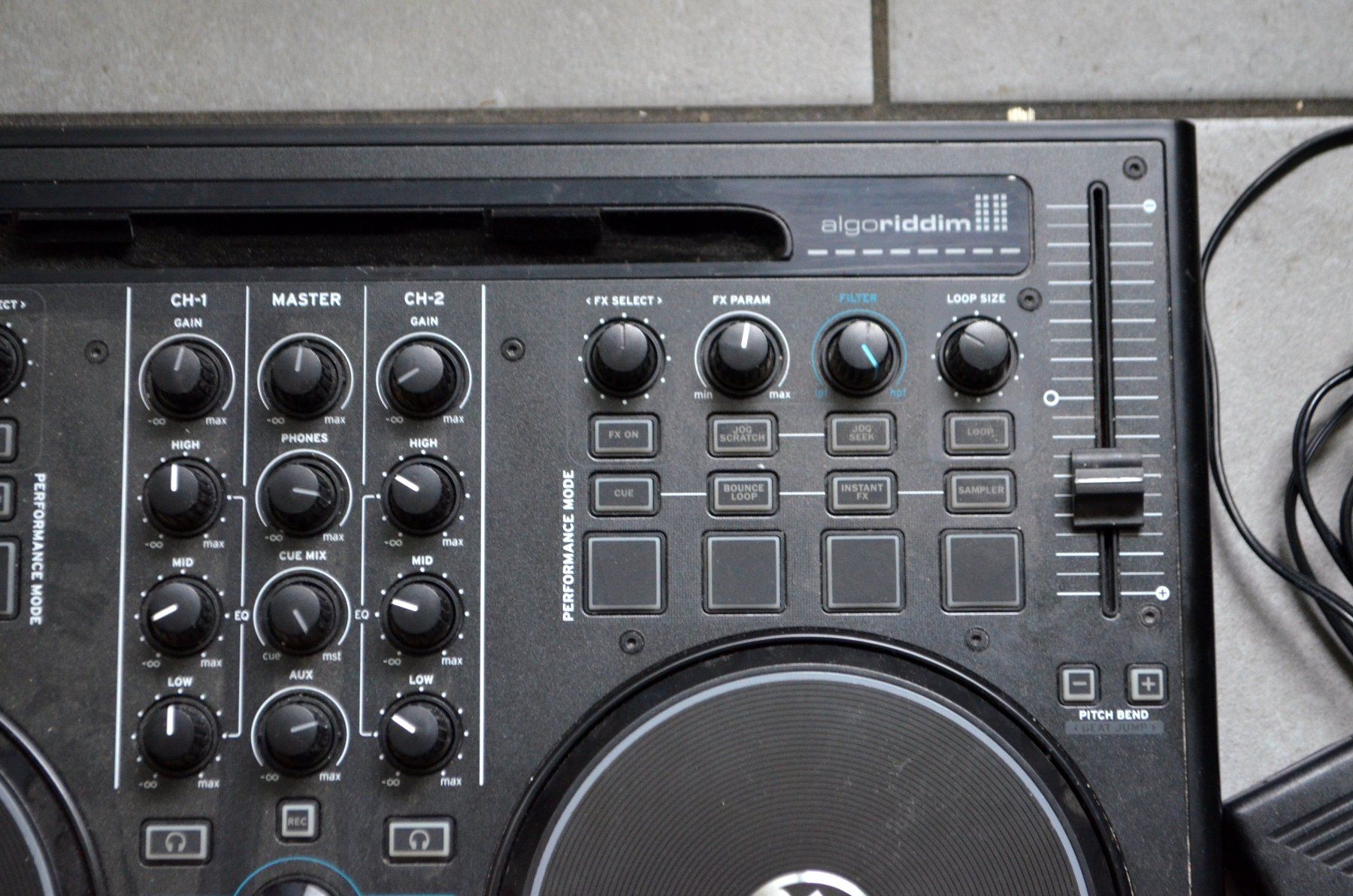 Reloop Platines de mixage: DJ Reloop Beatpad DJ Mixer / DJ Controller – D'occasion à Collonges par arashee 4