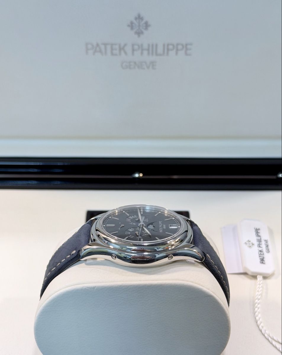 Patek Philippe Orologi: Patek Philippe Annual Calendar 5146P CH-Fullset – Usato da Zürich venduto da WATCHROOM 5