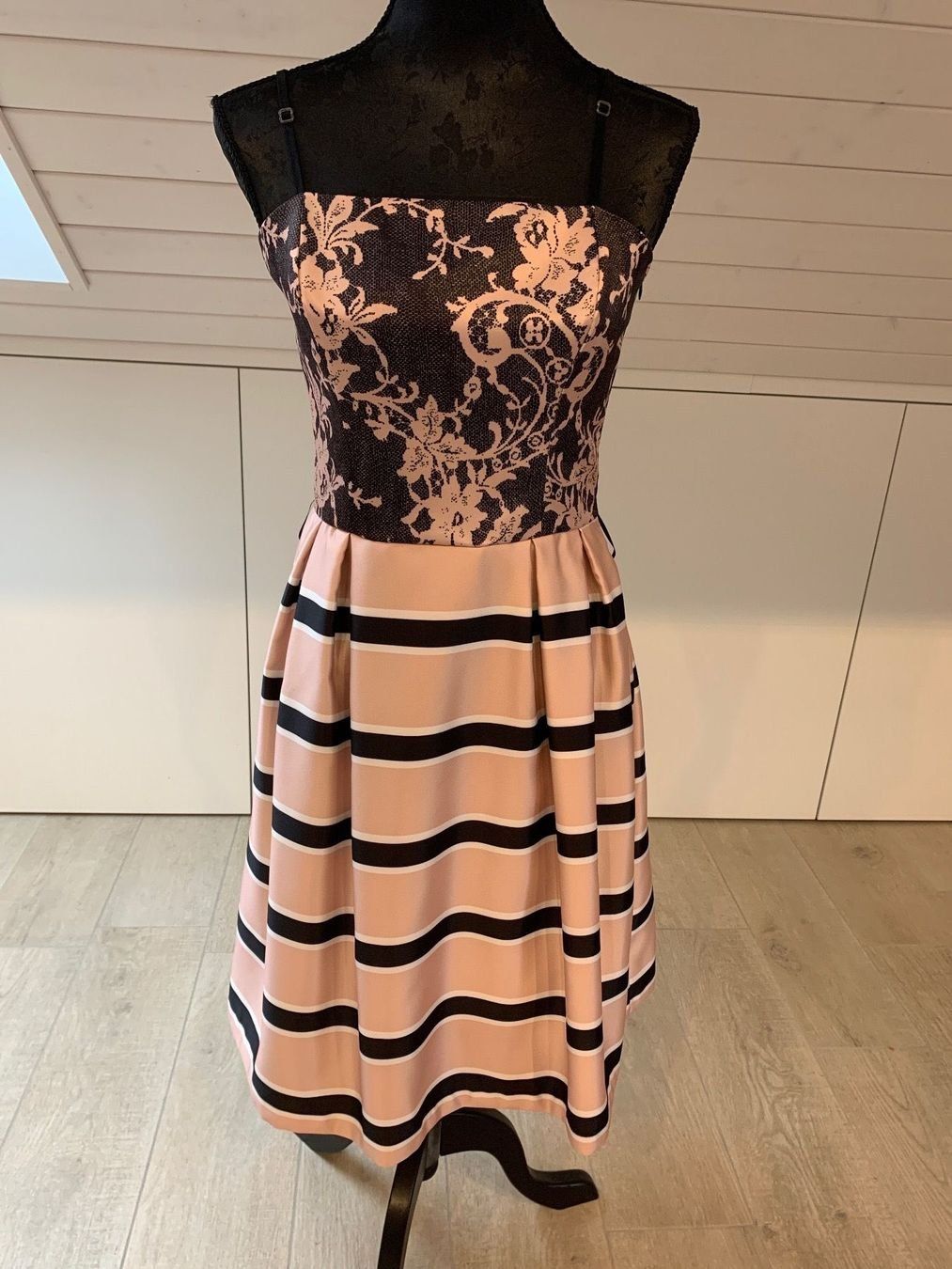 Vestiti: Damen Kleid GR S – Nuovo (secondo la descrizione) da Langnau am Albis venduto da Judithsebi
