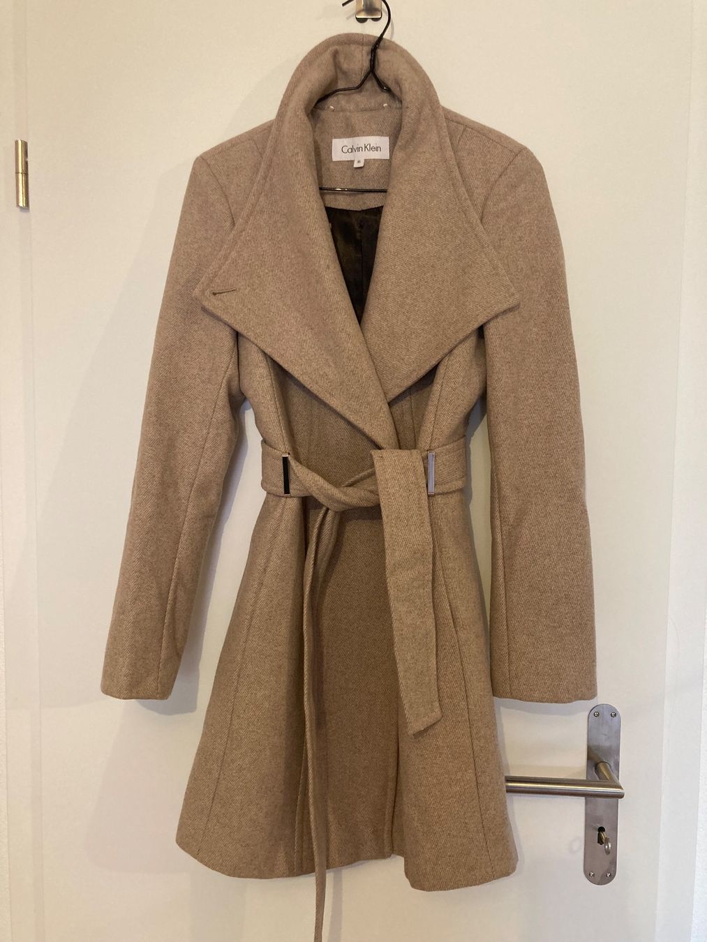Calvin Klein Cappotti: Calvin Klein Mantel, Grösse XS, Beige – Nuovo (secondo la descrizione) da Gümmenen venduto da lar12