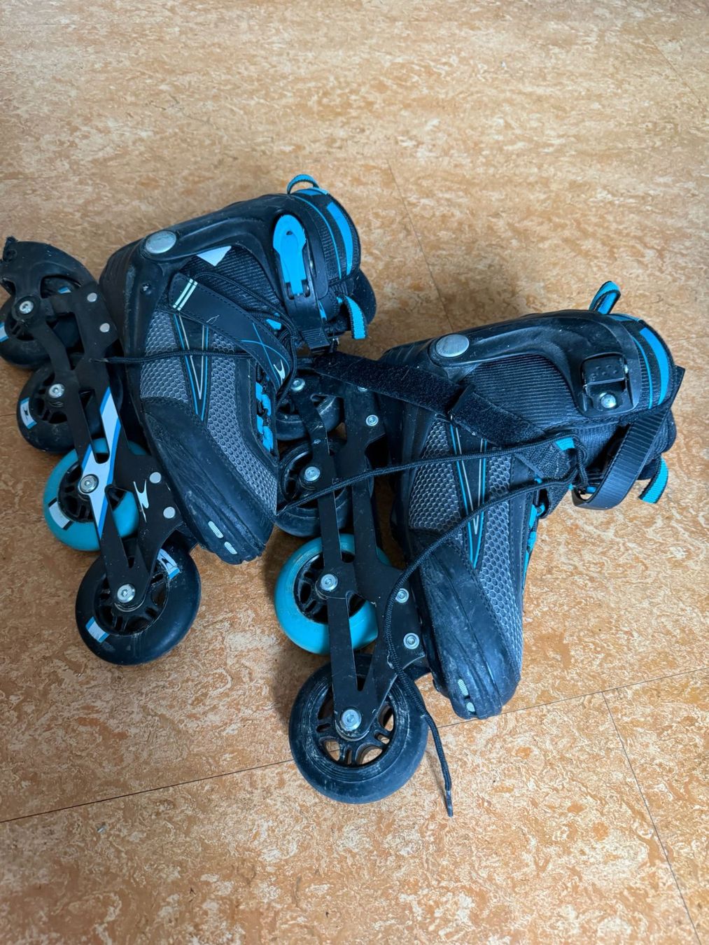Inline-Skating & Rollschuhe: Inlineskates/Rollschuhe – Gebraucht aus Flawil von Stella_3 3