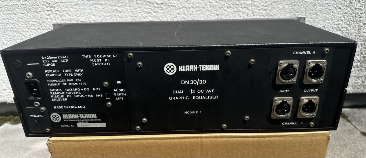 Equalizzatori: Klark-Technik DN 30/30 Dual Channel Grafik Equalizer  – Usato da Zürich venduto da deftwow 2
