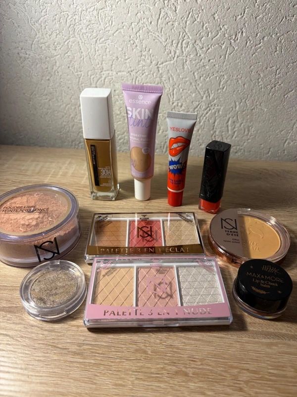 Maquillage: Lot de maquillage – Neuf avec emballage d'origine à Porrentruy par lin_p2j6