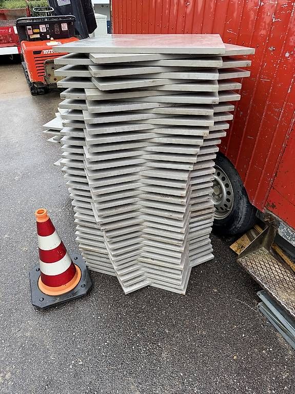 Bodenbeläge: Gartenplatten grau 60 x 60 – Gebraucht aus Obermumpf von KMeier93