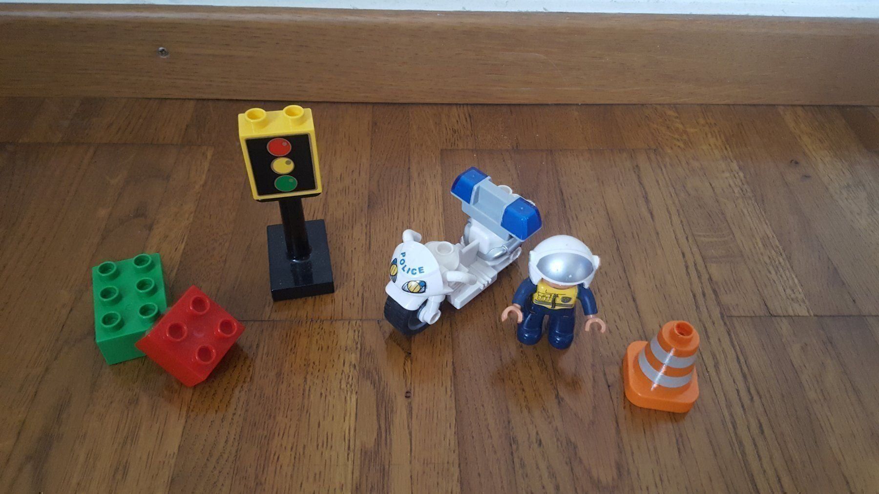 Lego Spielzeuge: Lego Duplo Polizei Motorrad 5679 – Gebraucht aus Wittenbach von Gugielmo 1