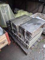 5 Holzkisten und 1 Metallkiste 