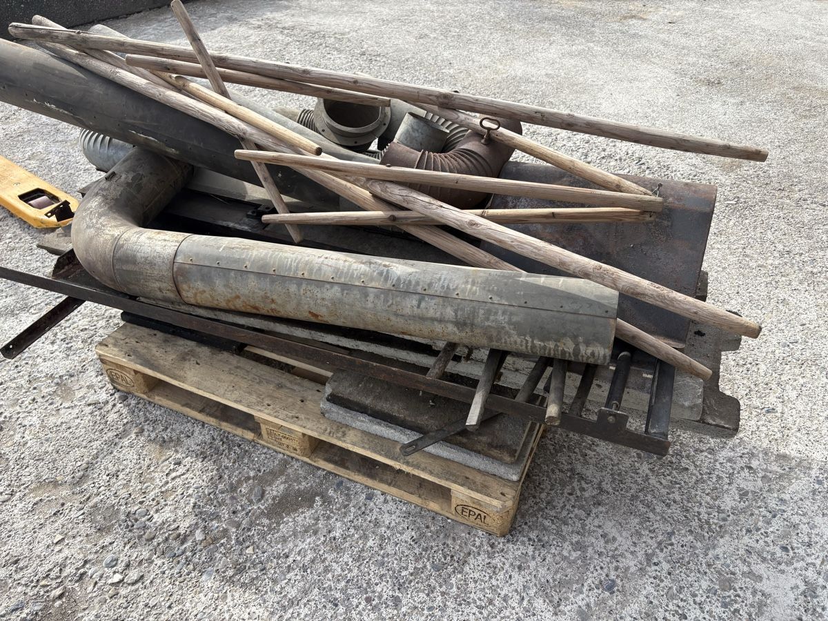 Autres meubles anciens: Räucherofen – Défectueux à Eschenbach SG par Roberholz