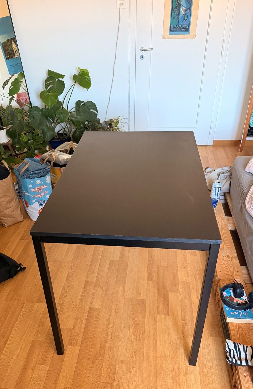 Ikea Scrivanie: Schwarzer Schreibtisch von Ikea – Usato da Bern venduto da fio_66sr 2