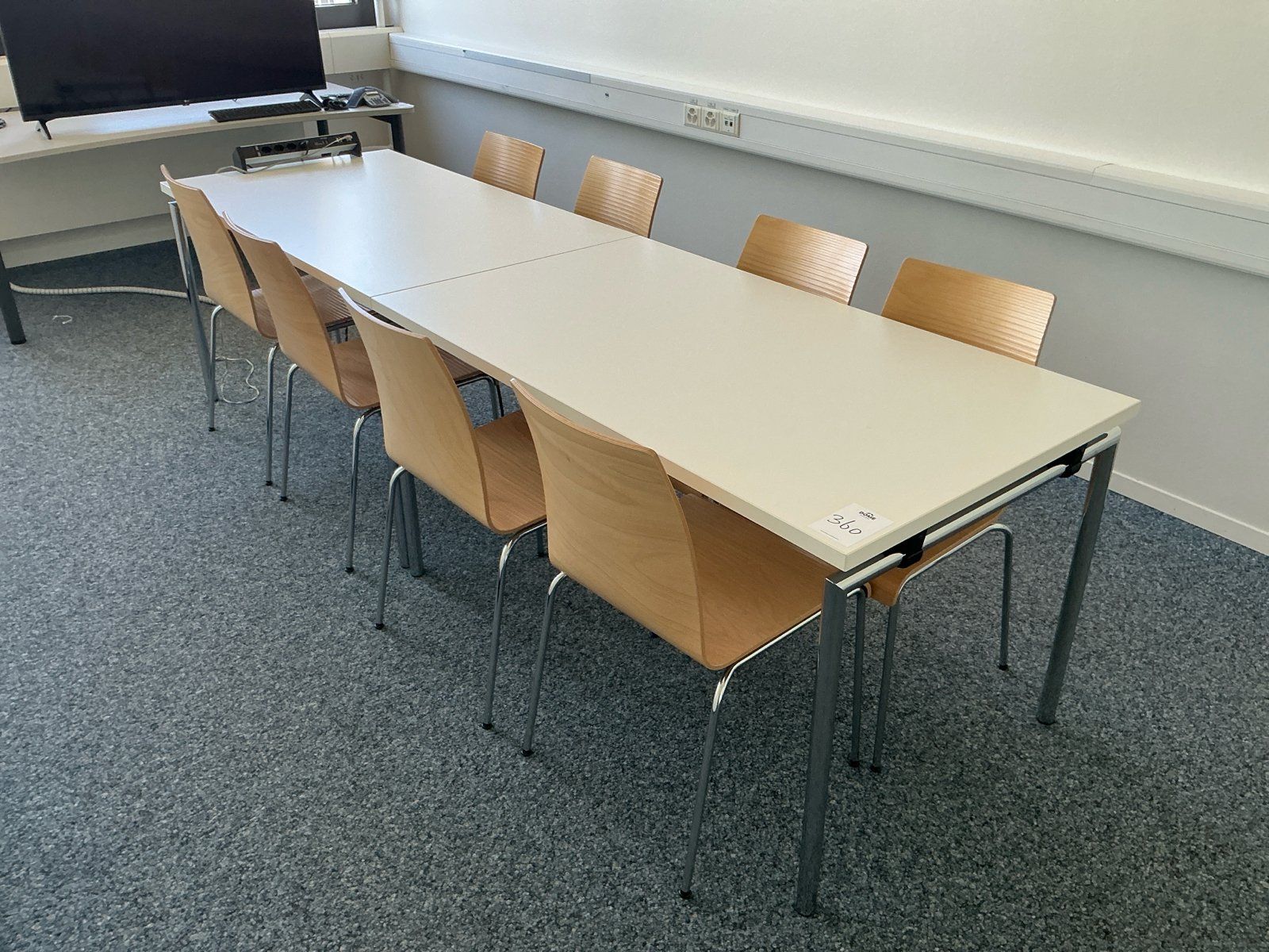 Scrivanie: Konferenzraumtisch mit 8 Stühlen – Usato da Zürich venduto da PIPM_Switzerland