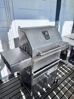 Holzkohlegrill von Schickling mit grossem, zweistufigem Rost