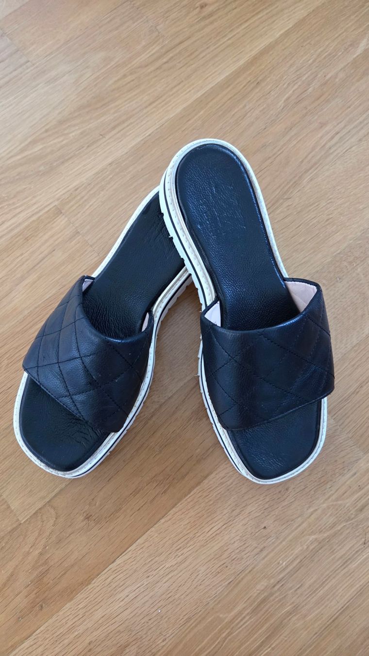 Walder Scarpe da donna: Walder Mules Sandalen Schwarz Gesteppt 39 – Usato da Winterthur venduto da Ele_Ele18