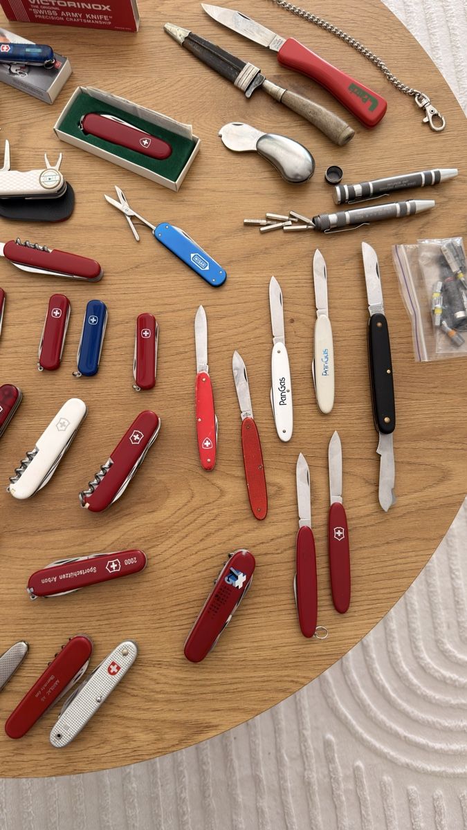 Victorinox Coltelli tascabile: Victorinox Wenger 🔥 – Usato da Däniken SO venduto da Zii.. 2
