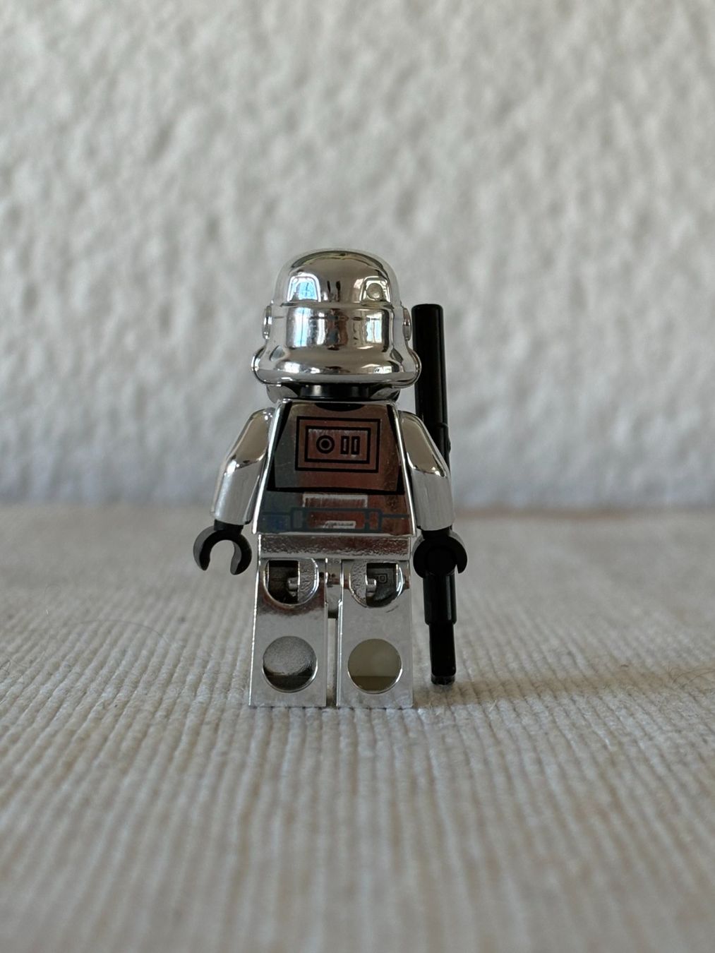 Lego Statuette: LEGO Star Wars Chrome Stormtrooper – Usato da Nidau venduto da LEGOBrickMT 1
