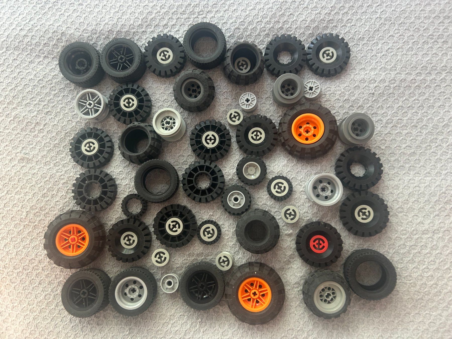 Lego Spielzeuge: 450 Gramm Lego Technik Räder – Gebraucht aus Volketswil von Daniel68ernst 1