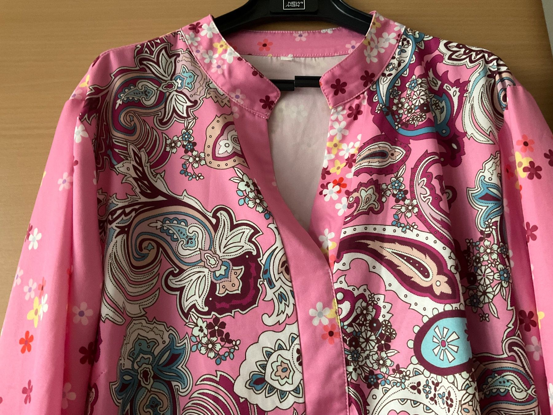 Kleider: Très jolie robe ou casaque  neuve – Neu und originalverpackt aus Murten von Louis1954 1