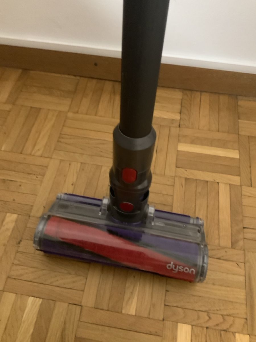Dyson Aspirateurs & Accessoires: Aspirateur Dyson v10 – D'occasion à Lausanne par cjrrviseu 3