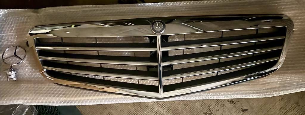 Mercedes-Benz Tutti pezzi di ricambio auto: Calandre + étoile Mercedes W204 – Usato da Meyrin venduto da oabr 2