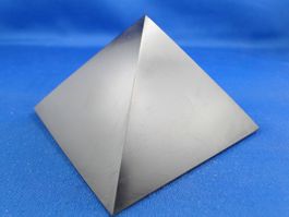 Shungit-Pyramide 12cmx12cm  poliert