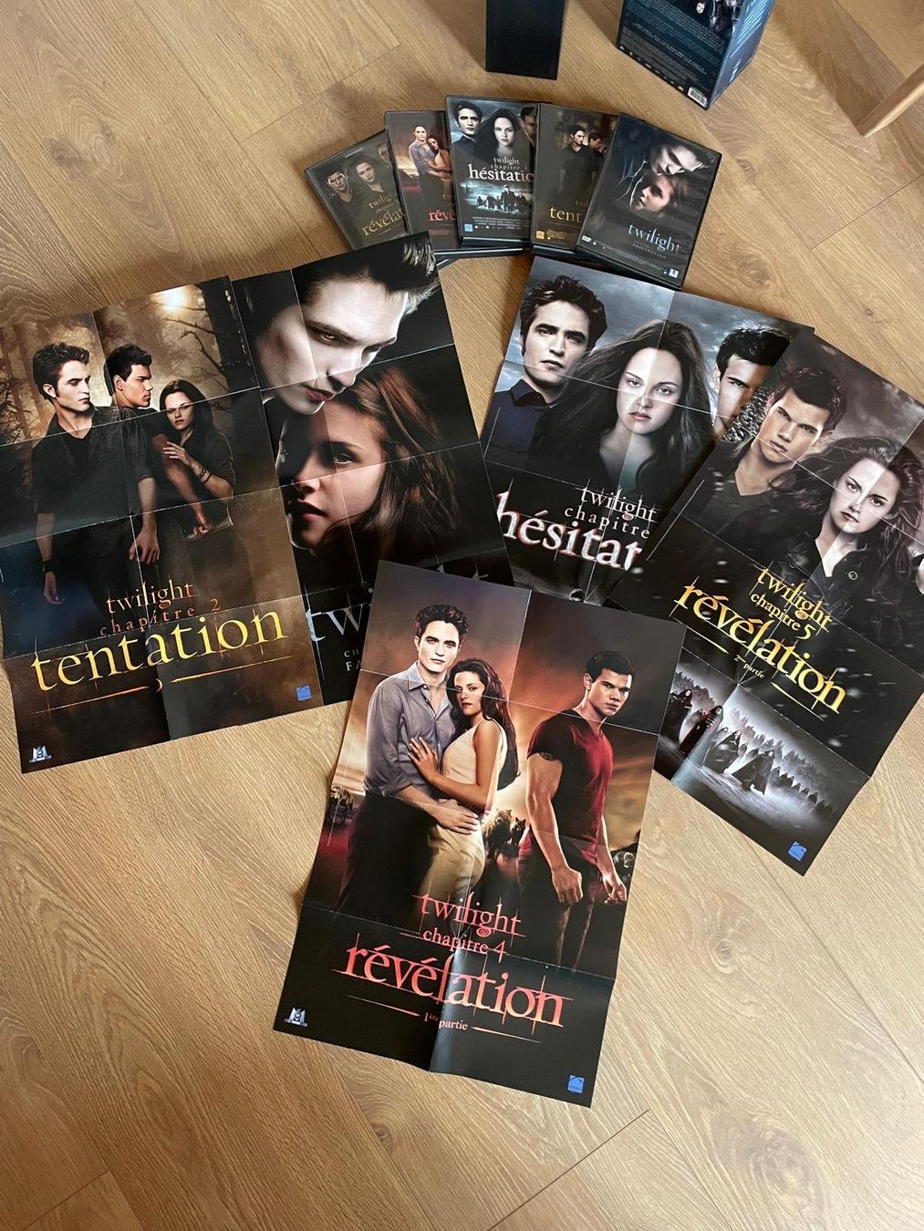 Tutti i DVDs: Coffret DVD Saga Twilight Complète + posters – Usato da Lonay venduto da steve.paquier 3