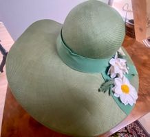 Sommerlicher Damenhut, grün mit Blumen - Vintage Look!
