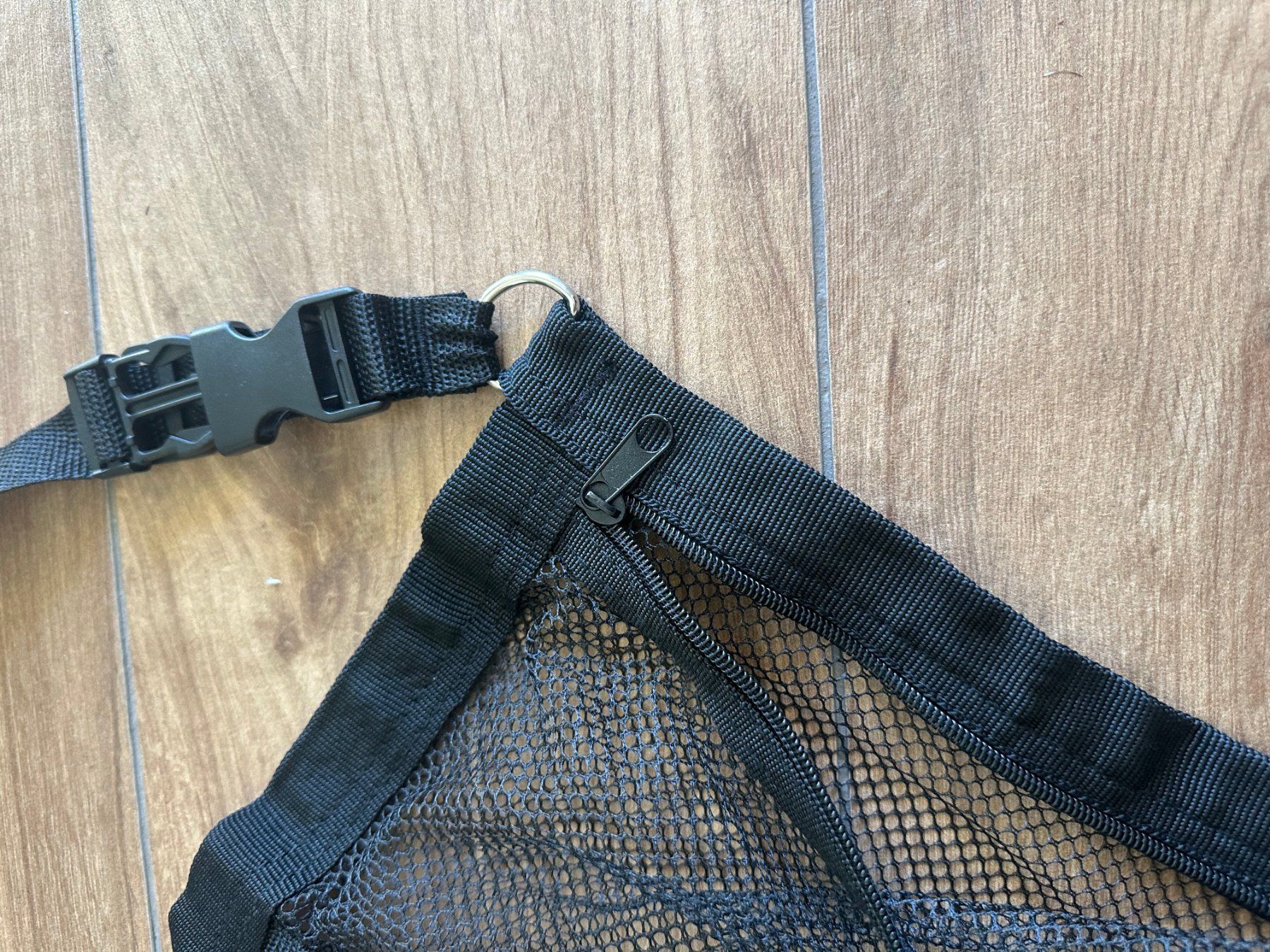 Supporti a parete: Filet de rangement ajustable pour toit de voiture – Usato da Payerne venduto da pop_ghf9 4