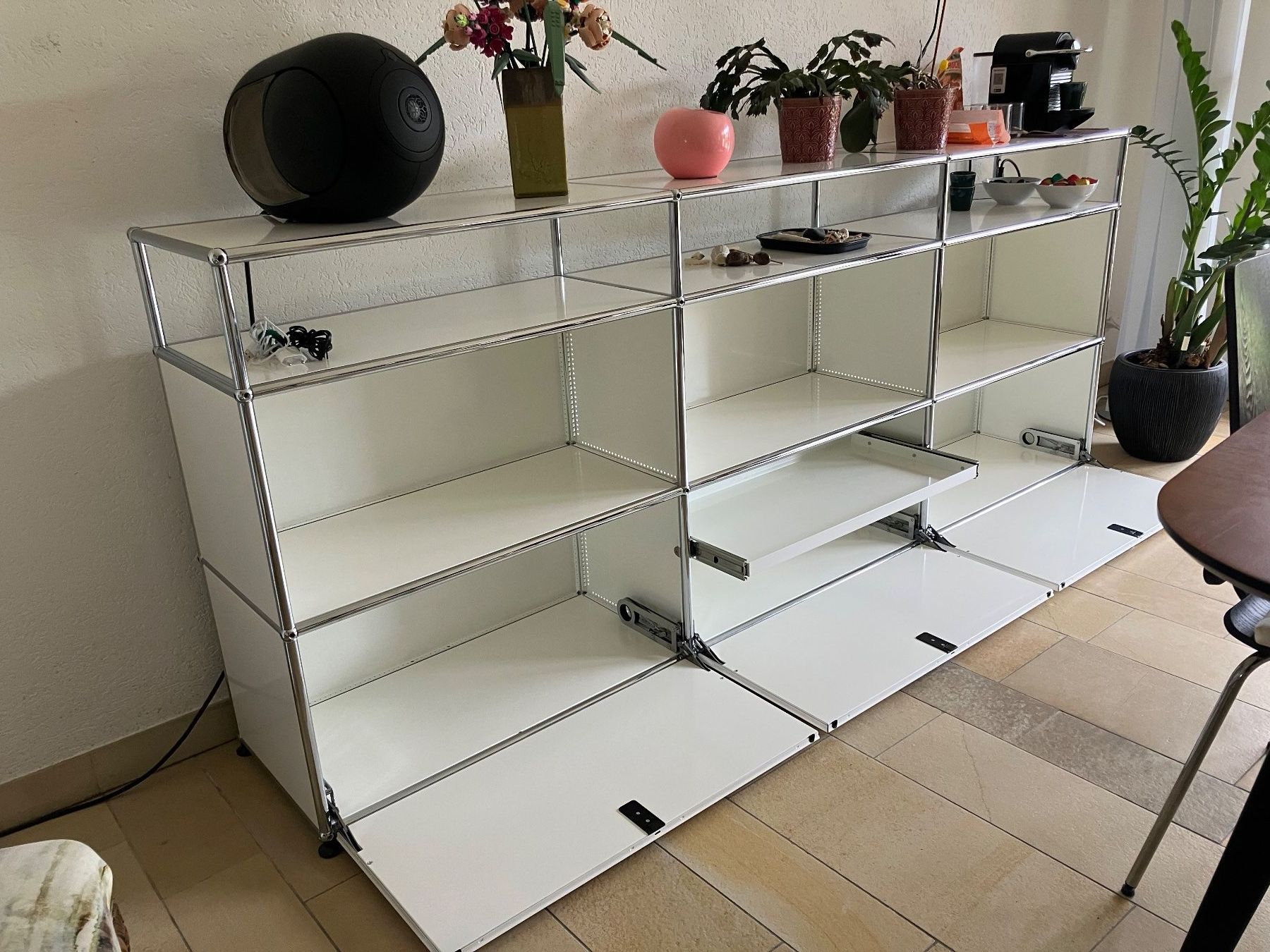 USM Scaffali: USM - étagère blanche sur trois niveaux – Usato da Vich venduto da SophieCo 1
