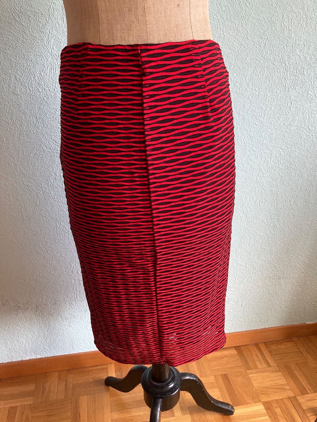 Vestiti: Jupe rouge et noire taille S 36-38 – Usato da Genève venduto da ct_fqr8 1