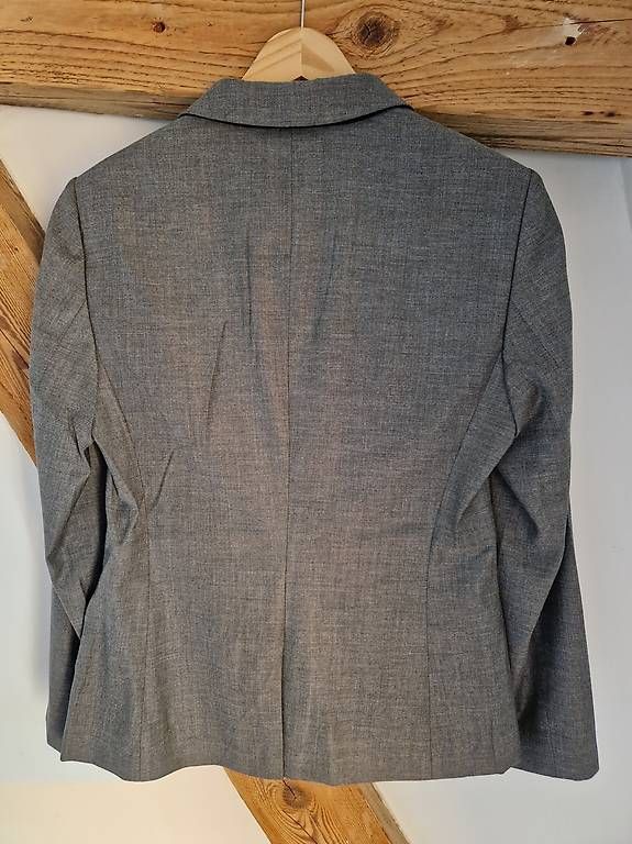 Costumi: Graues Hugo Boss Kostüm Gr. 36 – Usato da Zürich venduto da ninni_me 3
