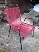 Vintage Gartenstuhl mit roter Schnurbespannung – Retro Desig