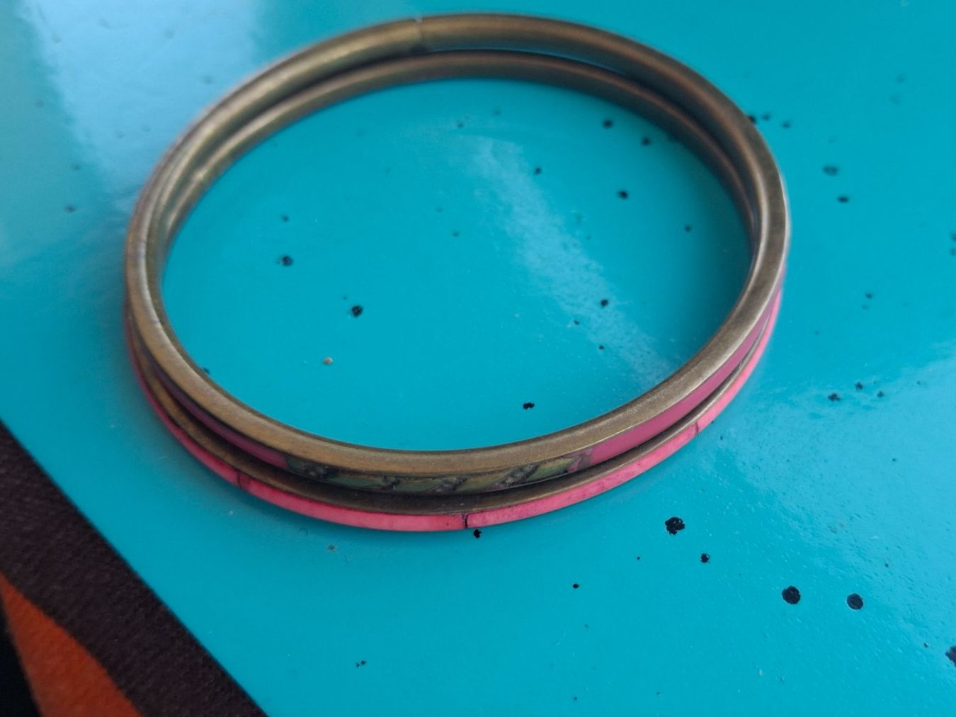 Bracciali & Braccialetti: Zwei Vintage Messing & Perlmut Armreif Chunky Bangle Gr. S – Usato da Münchenbuchsee venduto da babilibern 4