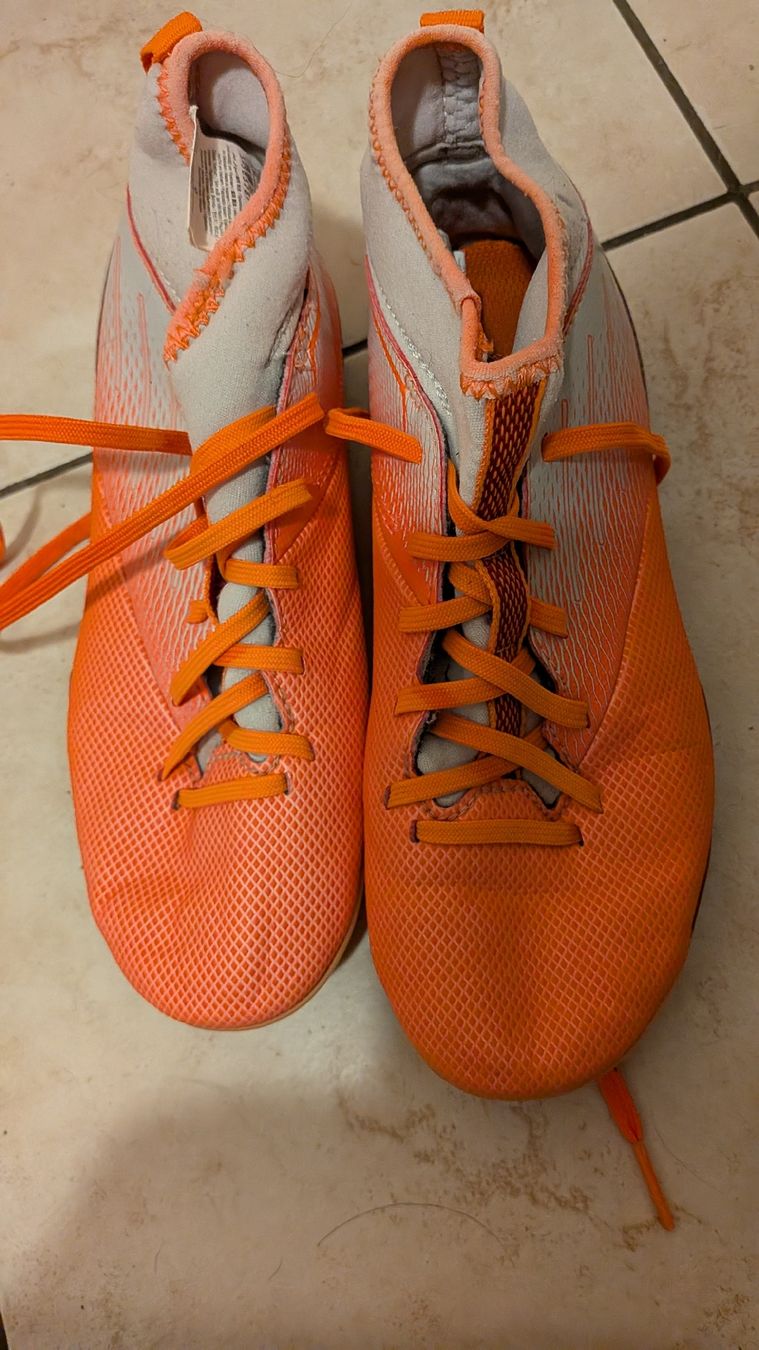Decathlon Scarpe per ragazzi: Fussballschuhe Gr 33  – Nuovo (secondo la descrizione) da Wattenwil venduto da karinschaw