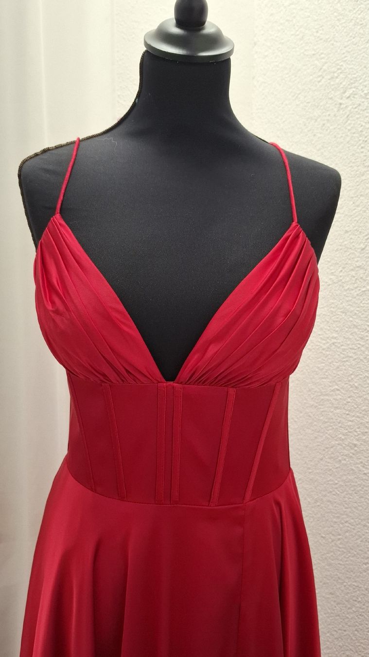 Kleider: Rotes Abendkleid – Neu (gemäss Beschreibung) aus Uster von VMT. 1