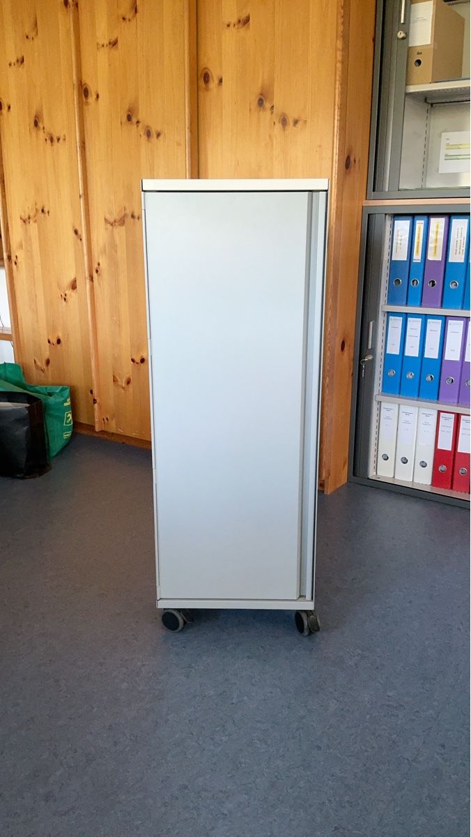 Lista Banconi: Rollcontainer hellgrau Metall gebraucht – Usato da Worb venduto da Daenub