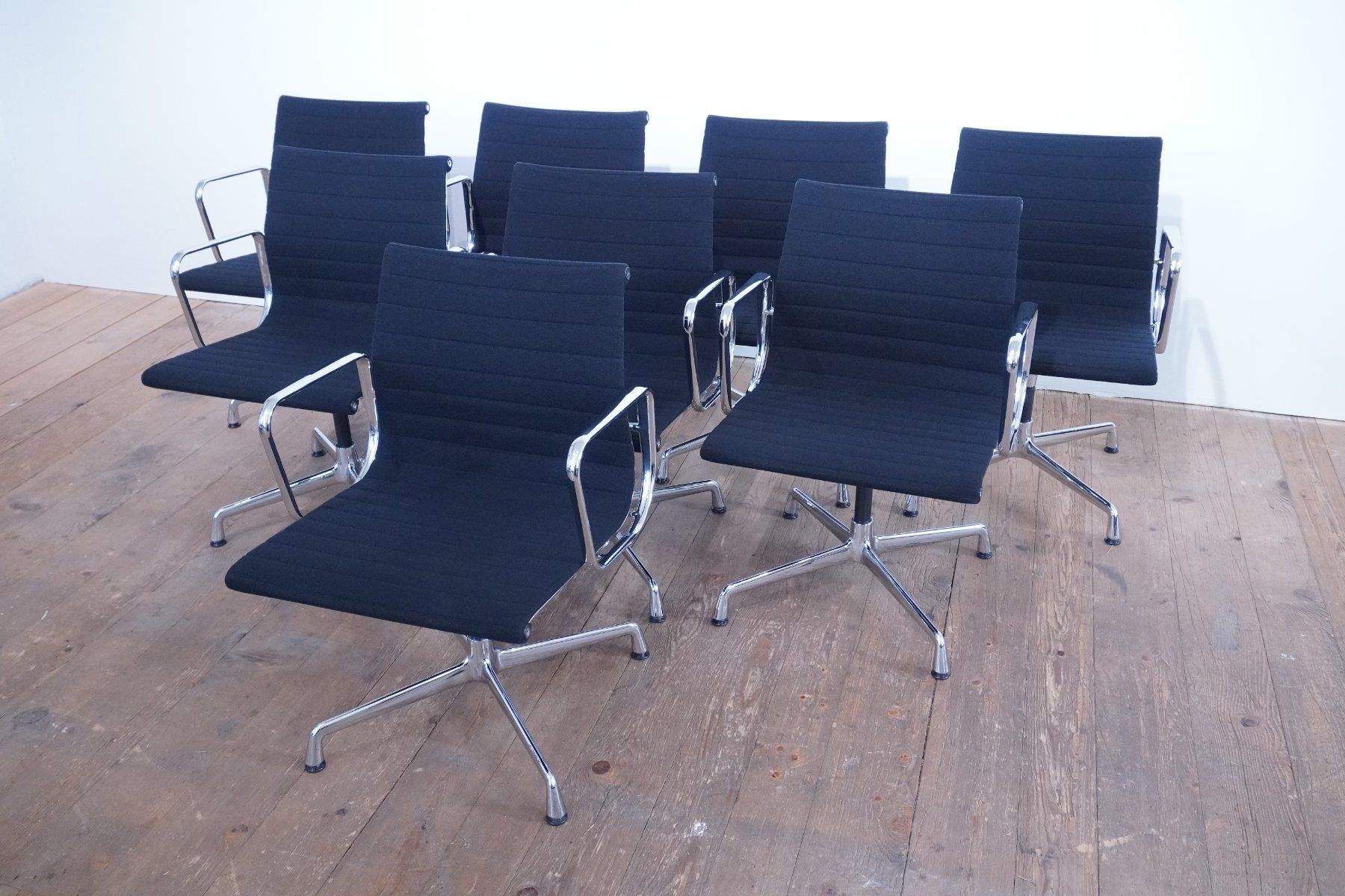 Vitra Sedie: Vitra Eames Alu Chair EA108 Hopsak nero – Usato da Bad Zurzach venduto da QLASSIQ 9