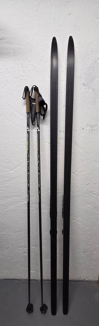 Rossignol Sci: Skating Langlauf-Ski & Stöcke – Usato da Chur venduto da DenLae01 1