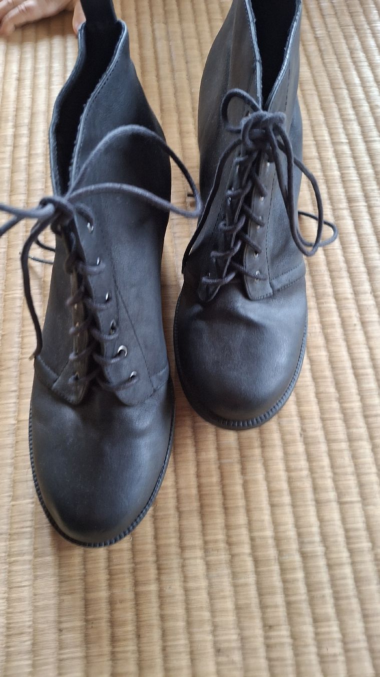 Damenschuhe: Schwarze Schnürboots Gr. 39, Leder, Blockabsatz – Gebraucht aus Brienz BE von mondchatz1 2