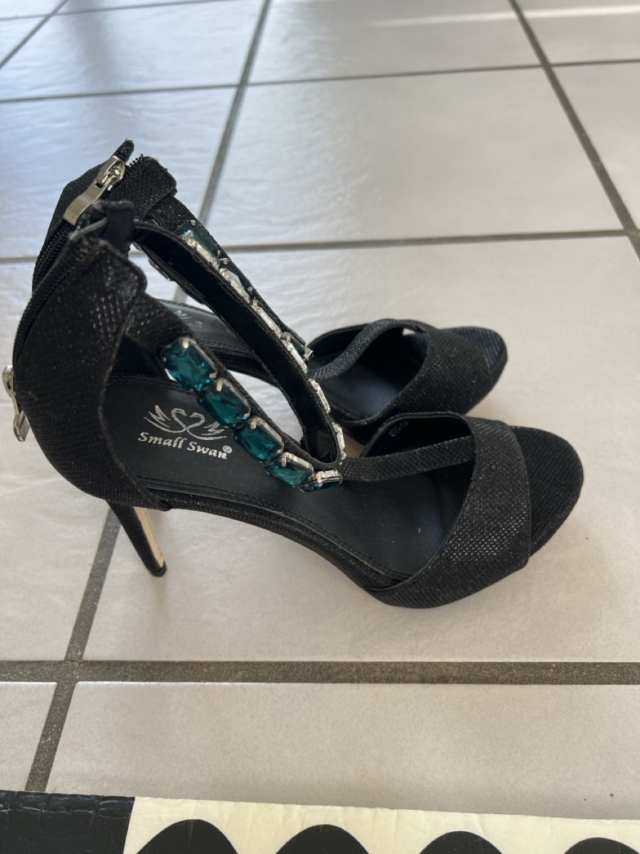 Scarpe da donna: Schwarze High Heels mit Schmucksteinen, Grösse 40 – Nuovo (secondo la descrizione) da Diegten venduto da kip_wg9z 1
