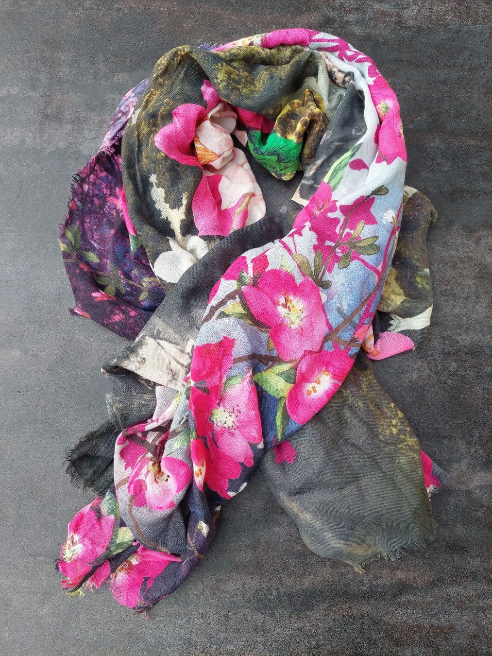 Foulard & Sciarpe: Grosses Riani Tuch, tolles Muster! – Usato da Brunnen venduto da Livianda 1